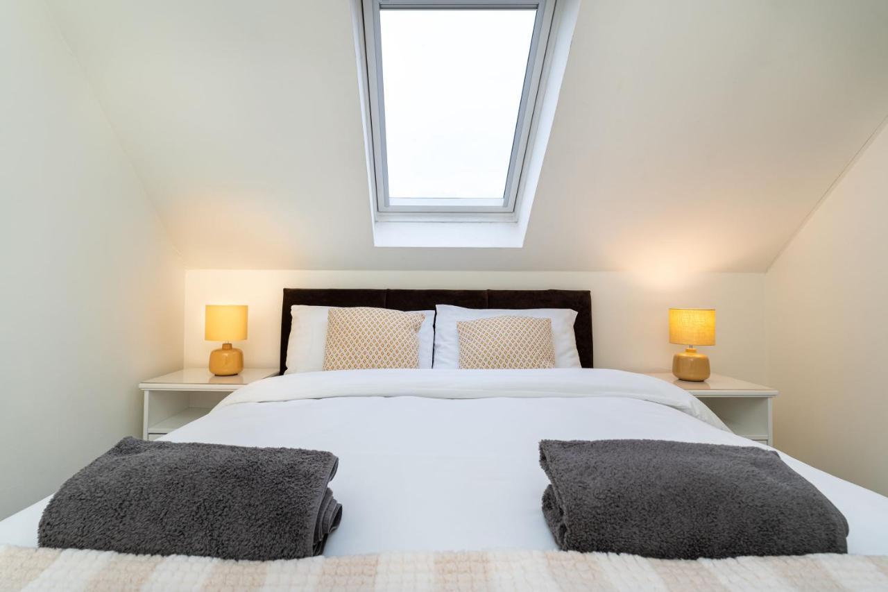 4 Bedroom Townhouse In Stirling Exteriör bild