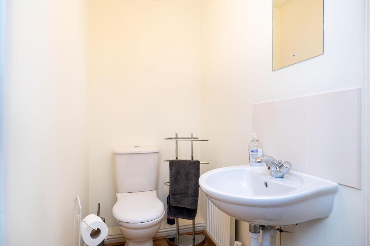 4 Bedroom Townhouse In Stirling Exteriör bild