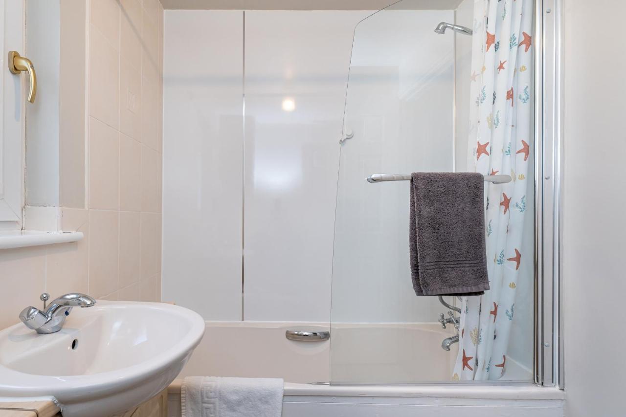 4 Bedroom Townhouse In Stirling Exteriör bild
