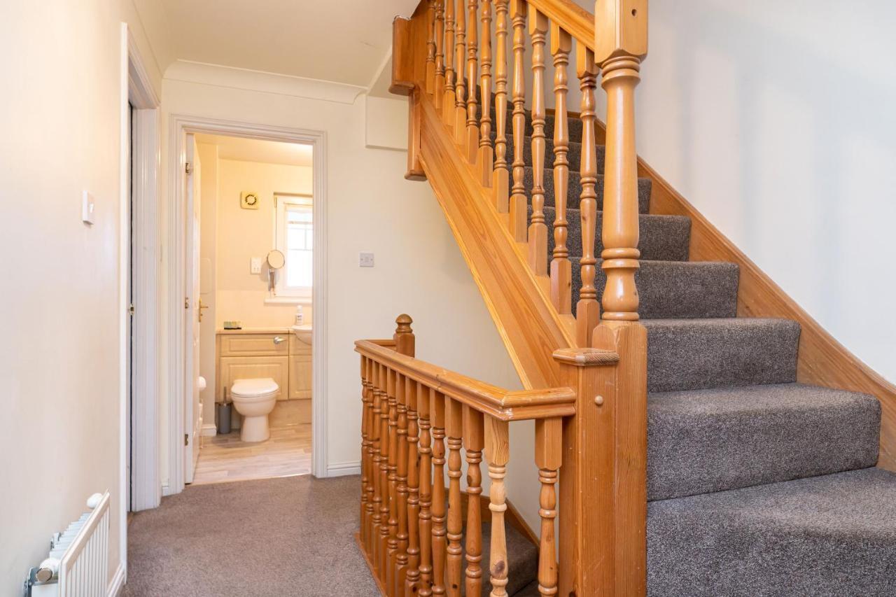 4 Bedroom Townhouse In Stirling Exteriör bild