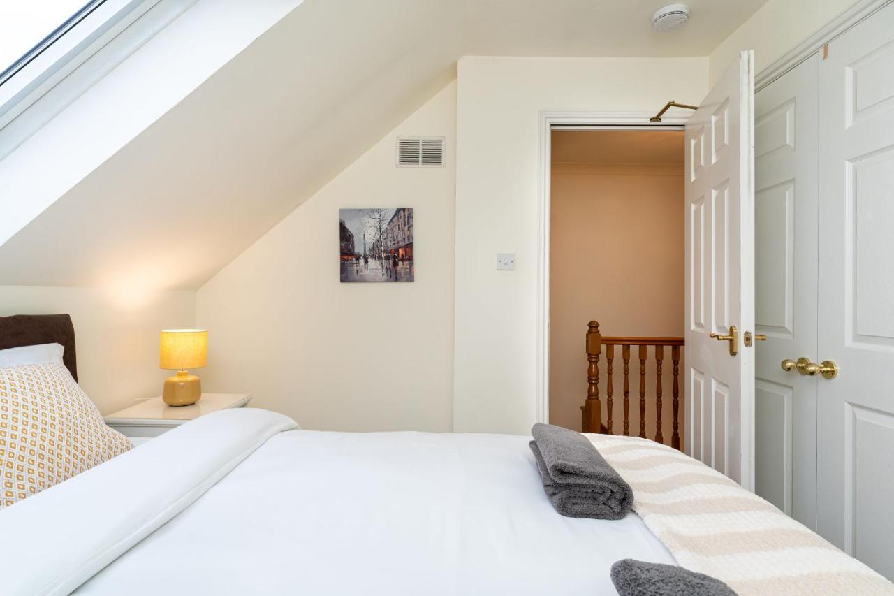 4 Bedroom Townhouse In Stirling Exteriör bild