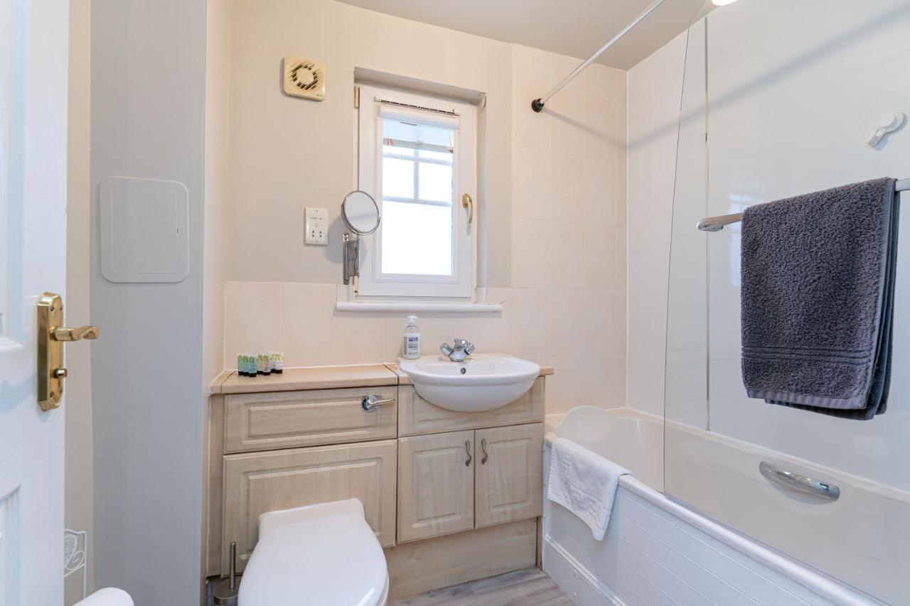 4 Bedroom Townhouse In Stirling Exteriör bild